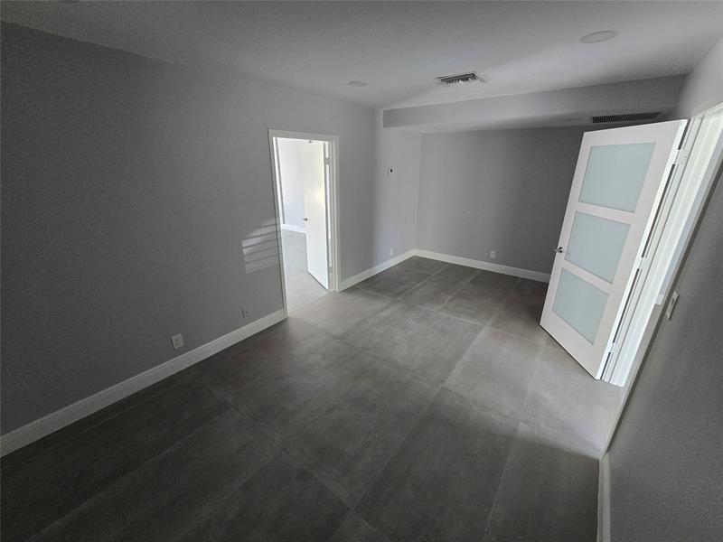 Convenient Commercial Office